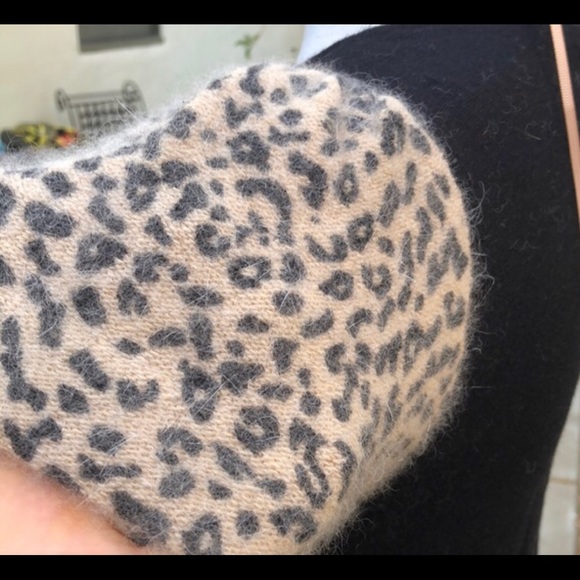 L Leifsdottir sweater top with leopard sleeves - Picture 2 of 6